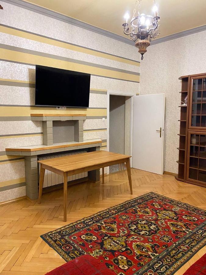 Happy Apartment On Kopernik 30 Lviv Exterior foto